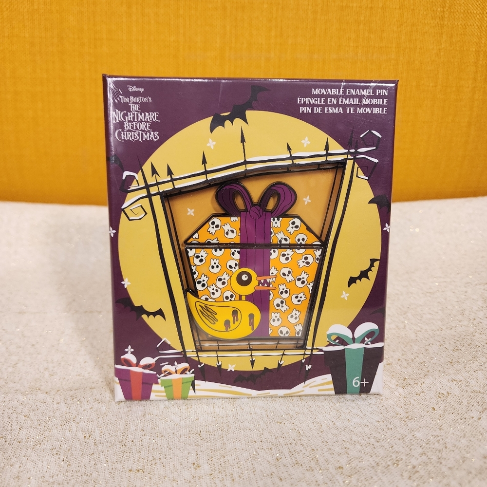 Loungefly Disney NBC Scary Teddy Pop Up Present Surprise LE Enamel Pin NEW